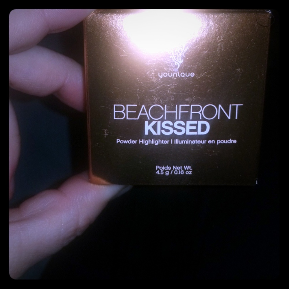 Younique Beachfront Kissed Highlighter Gold